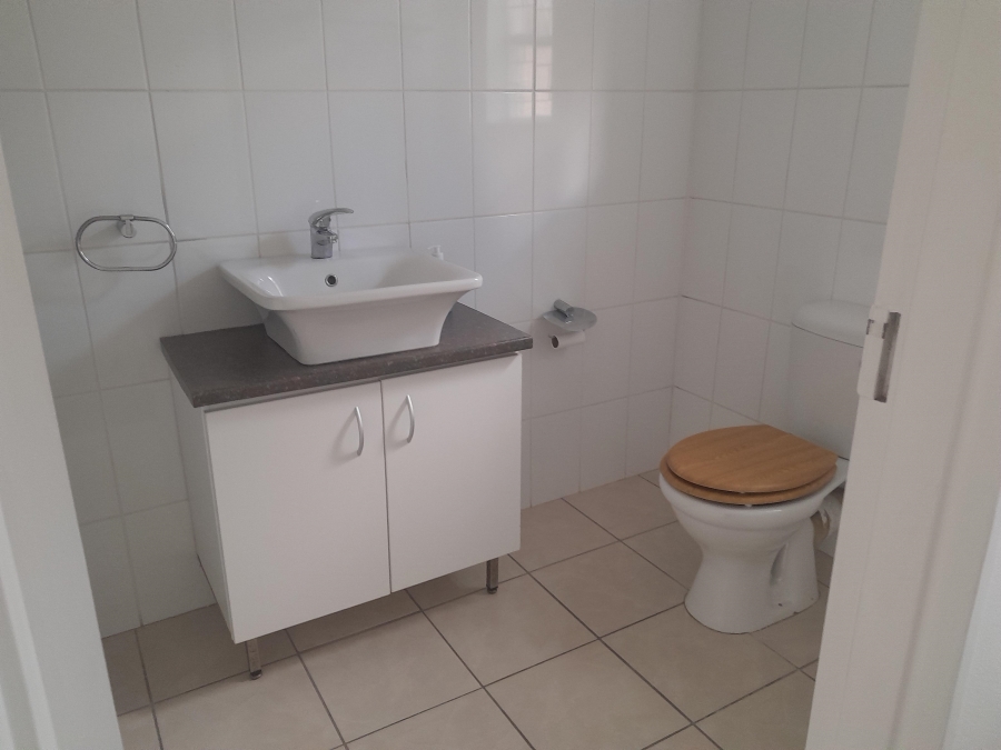To Let 1 Bedroom Property for Rent in Pinelands Western Cape
